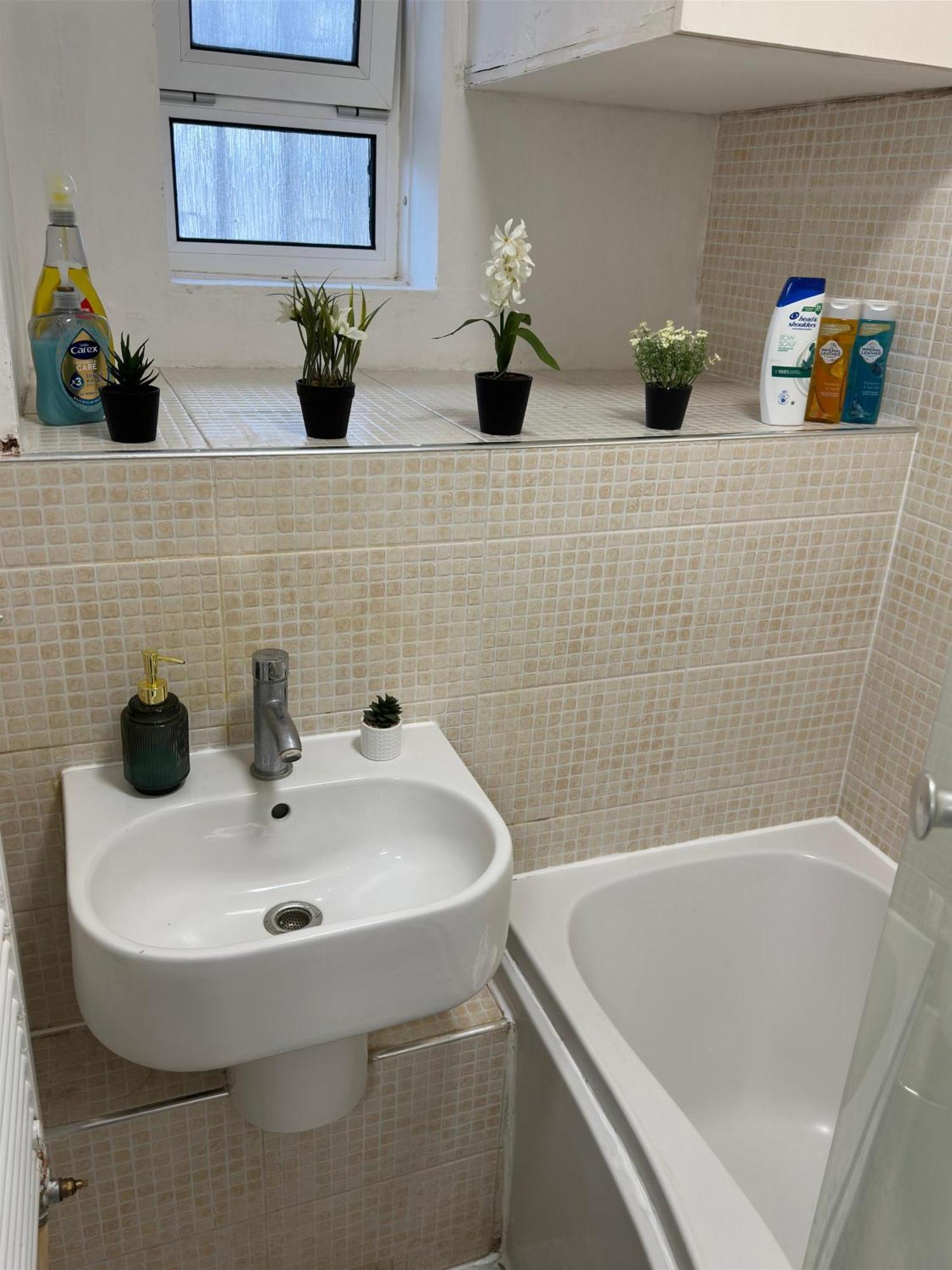Lovely 1bedroom For 6ppl In Whitechapel, 1min Away To Dlr Station Apartament